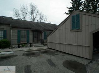 117 Park Meadows Dr, Lansing, MI 48917