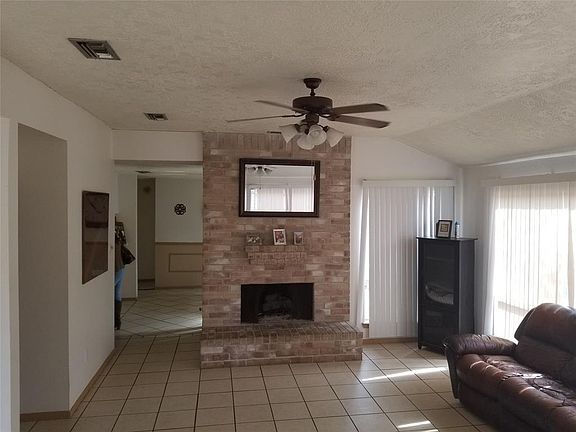3rd image of 10618 Buffalo Bend Dr