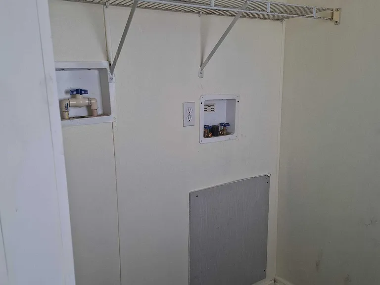 399 W Victory Ave — Photo 12
