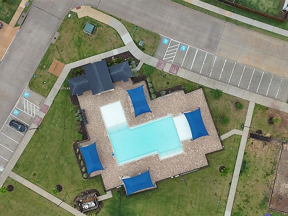 3rd image of 542 Chase Creek Dr