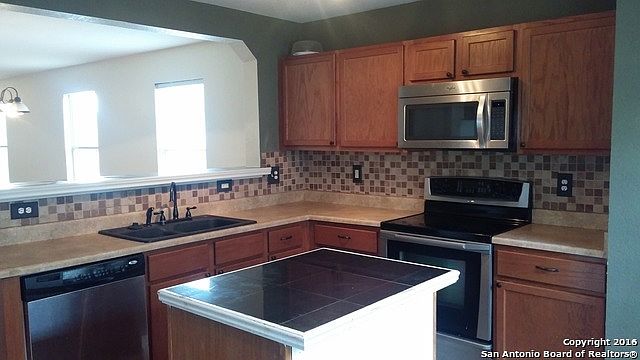 2nd image of 8023 Ashwood Pointe