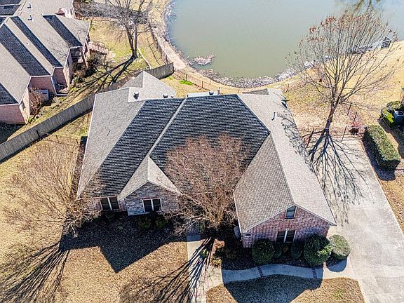3rd image of 5015 Caribbean Dr W