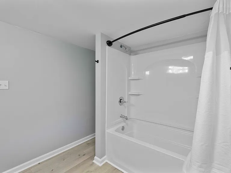 437 Woodsdale Rd — Photo 30