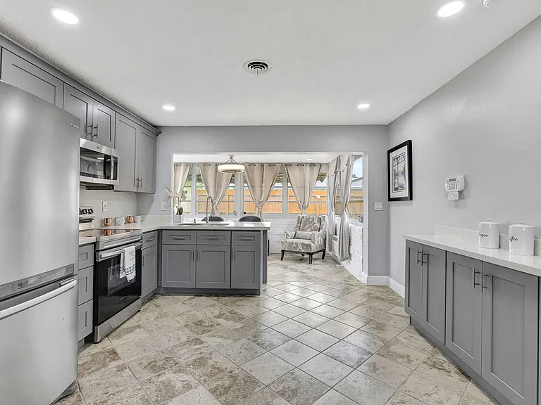 4901 NW 27th Way — Photo 9