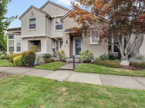 6391 NE Rosebay Dr, Hillsboro, OR 97124