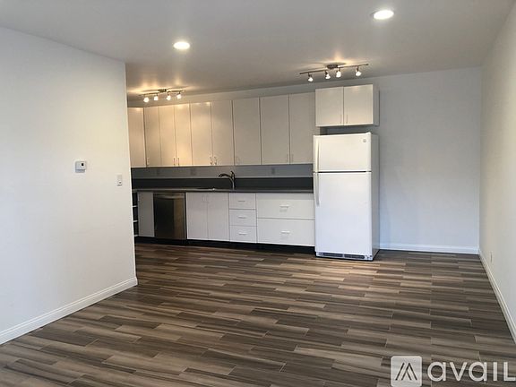 4th image of 1520 W Carson St #209