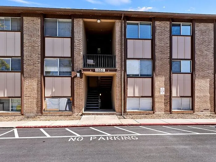 2 bed, 1.0 bath, 831 sqft, $1,195 — Photo 3