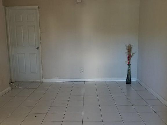 2nd image of 1300 SE 1st St APT 3