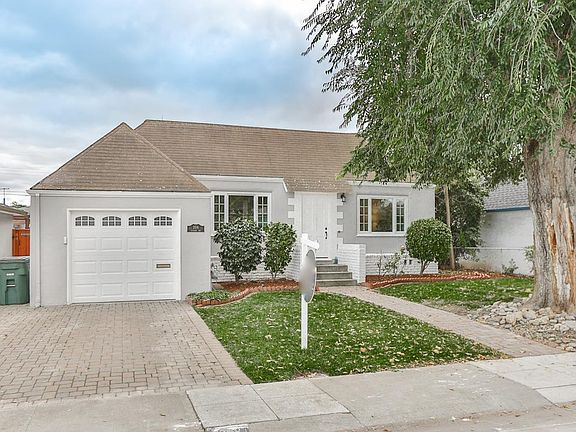 3rd image of 208 Almaden Way