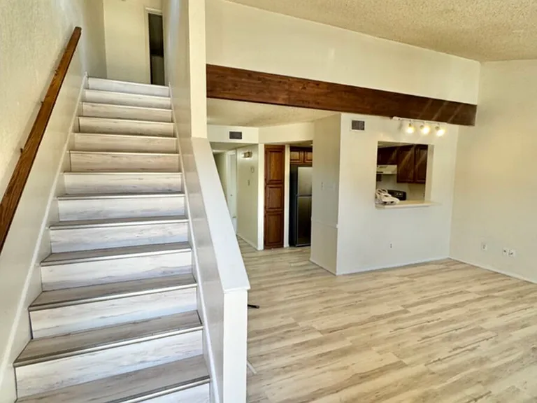 1324 Bluffview Dr #C — Photo 3