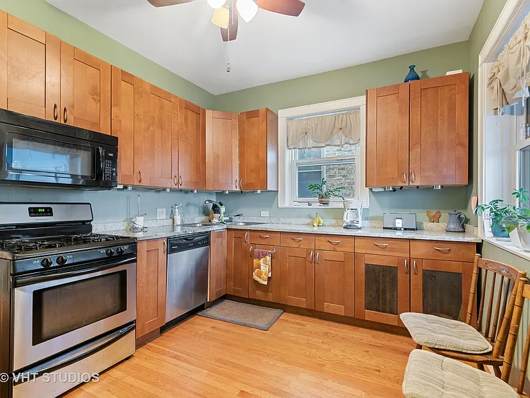 4229 N Leavitt St #1 — Photo 2