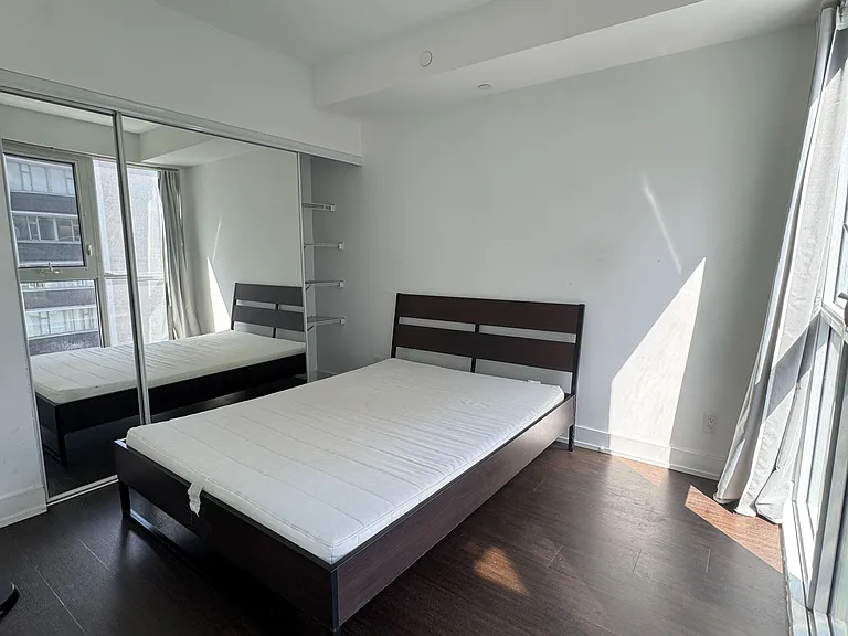 7 Grenville St #1009 — Photo 10