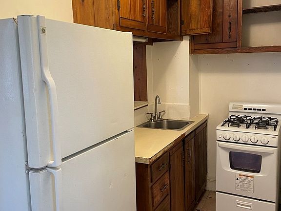 5th image of 630-632 Montrose St