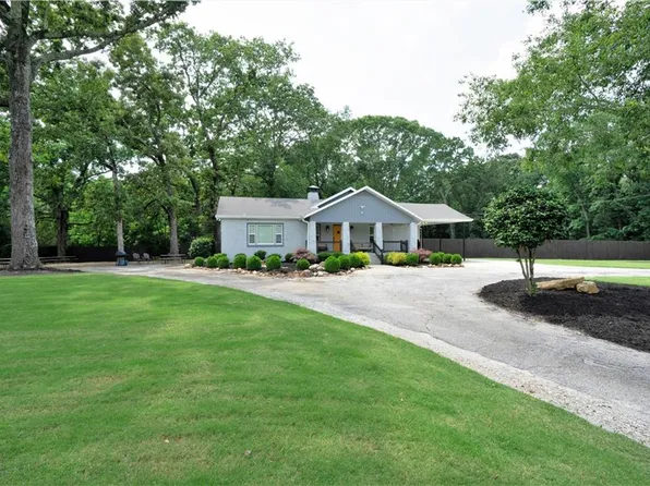 811 King Rd, Stone Mountain, GA 30088