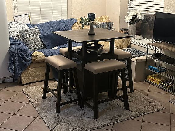 Breakfast nook Tile Floors