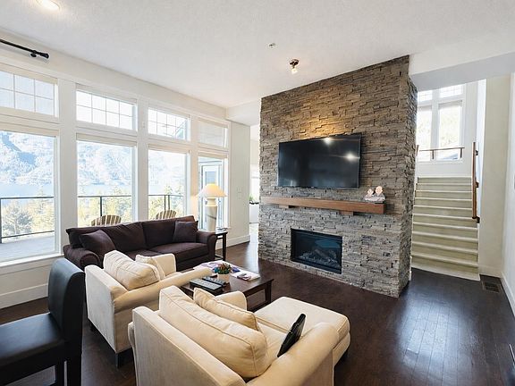 3rd image of 700 Ocean Crest Dr