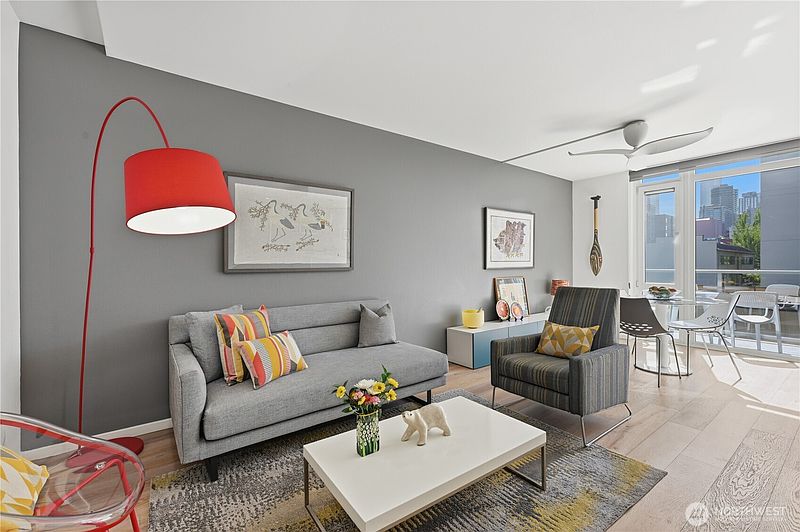4th image of 76 Cedar Street #611
