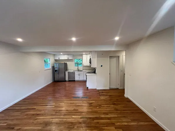 14 Lovatt St, Norwalk, CT 06851