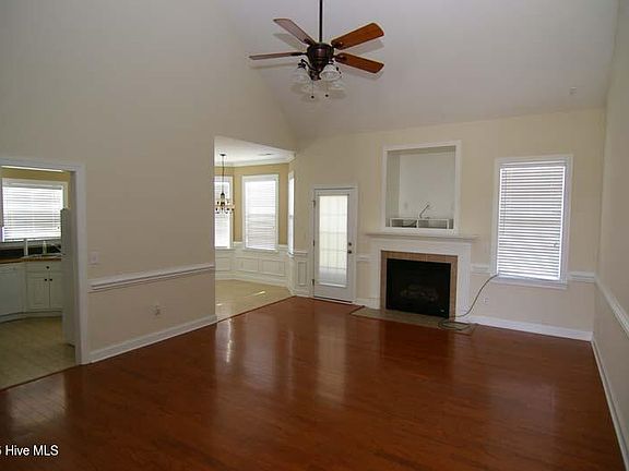 2nd image of 2800 Ange St