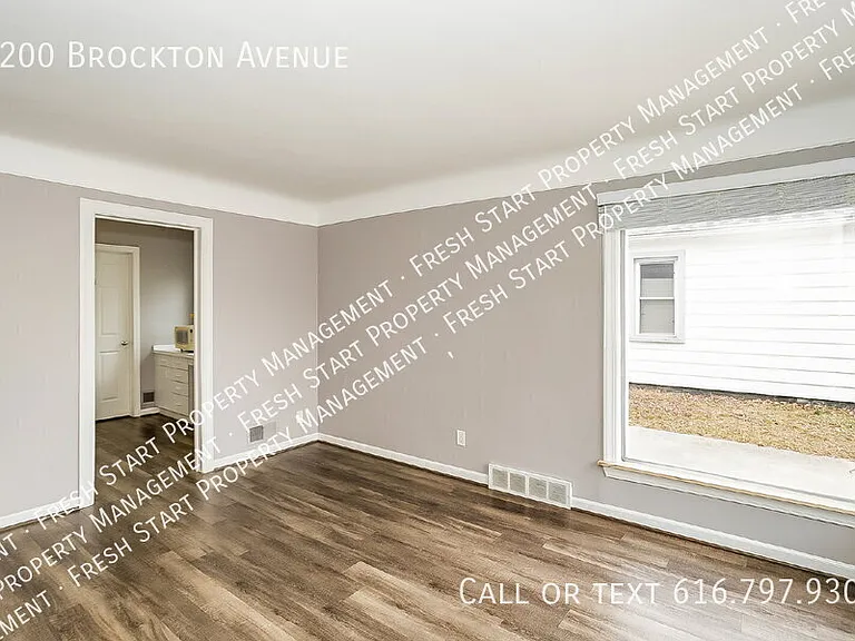 2200 Brockton Ave — Photo 5