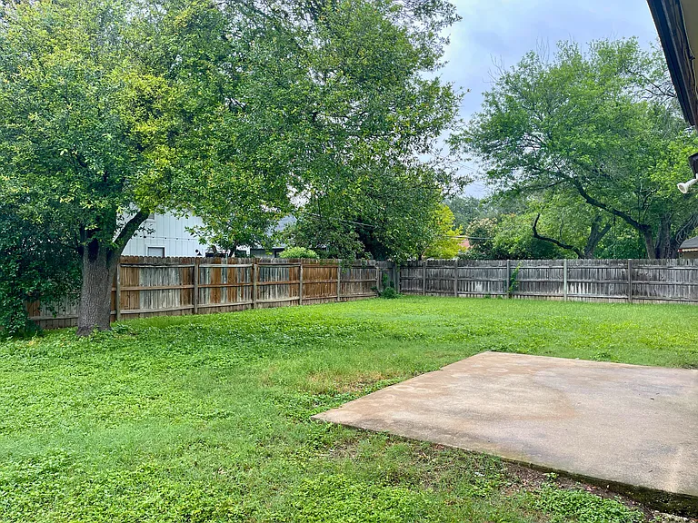 13855 Brook Hollow Blvd — Photo 16