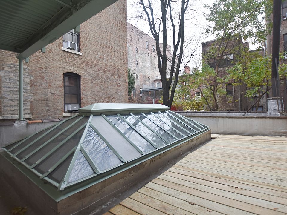 2nd image of 112 Christopher St #2