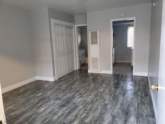 5th image of 16433 Woodruff Ave #10