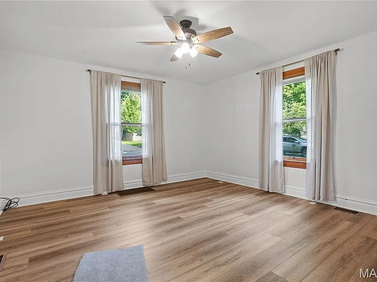 419 S Van Buren Ave — Photo 4