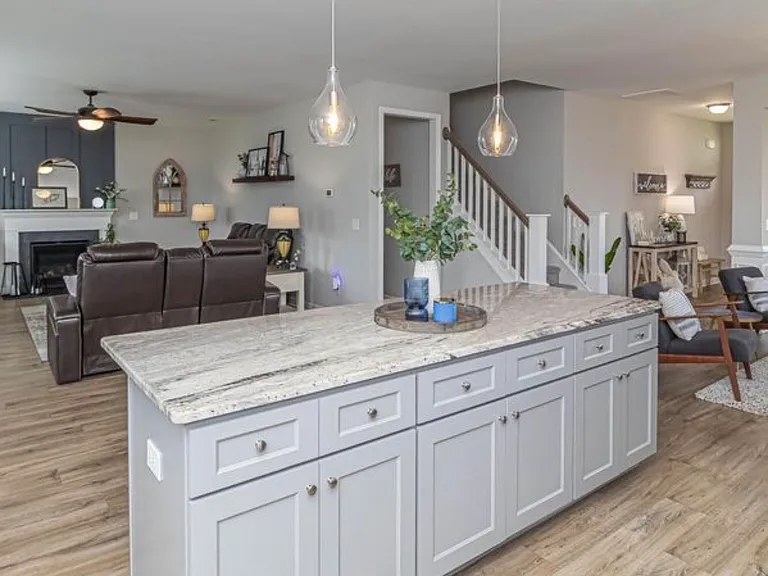 300 Stonebridge Dr — Photo 8