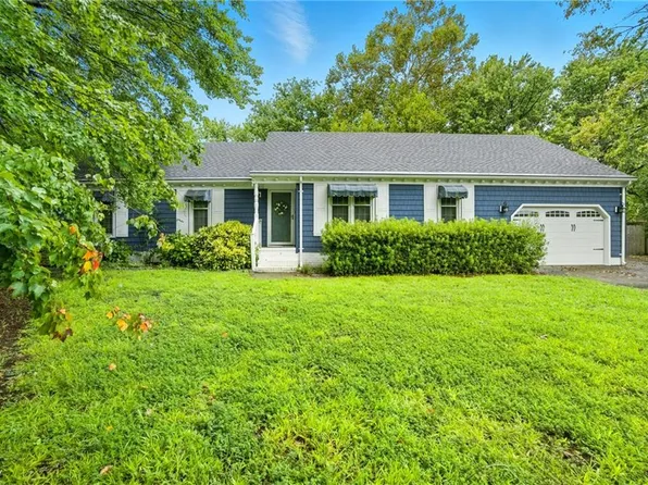 904 Easton Ct, Chesapeake, VA 23322
