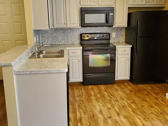 3rd image of 20700 Bonanza St APT C