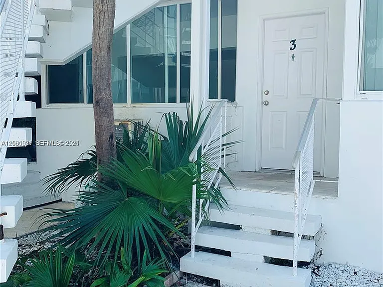 1840 S Treasure Dr #3 — Photo 4
