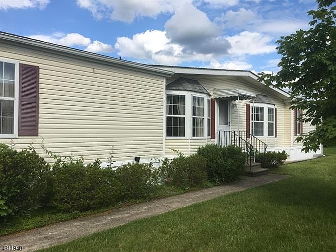 1st image of 14 Caroline Dr