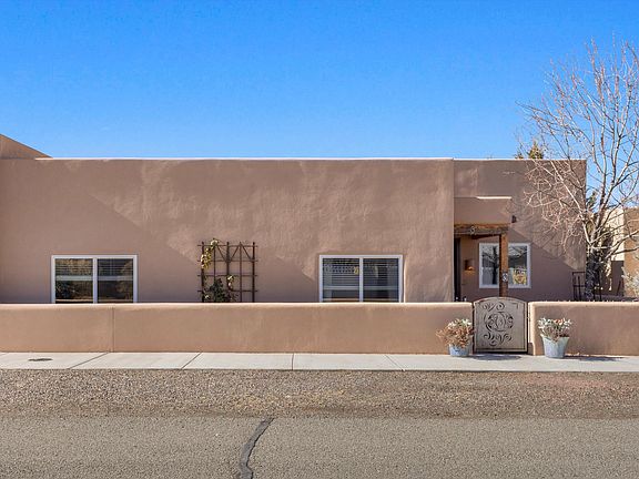 3rd image of 3 Silver Buckle Rd