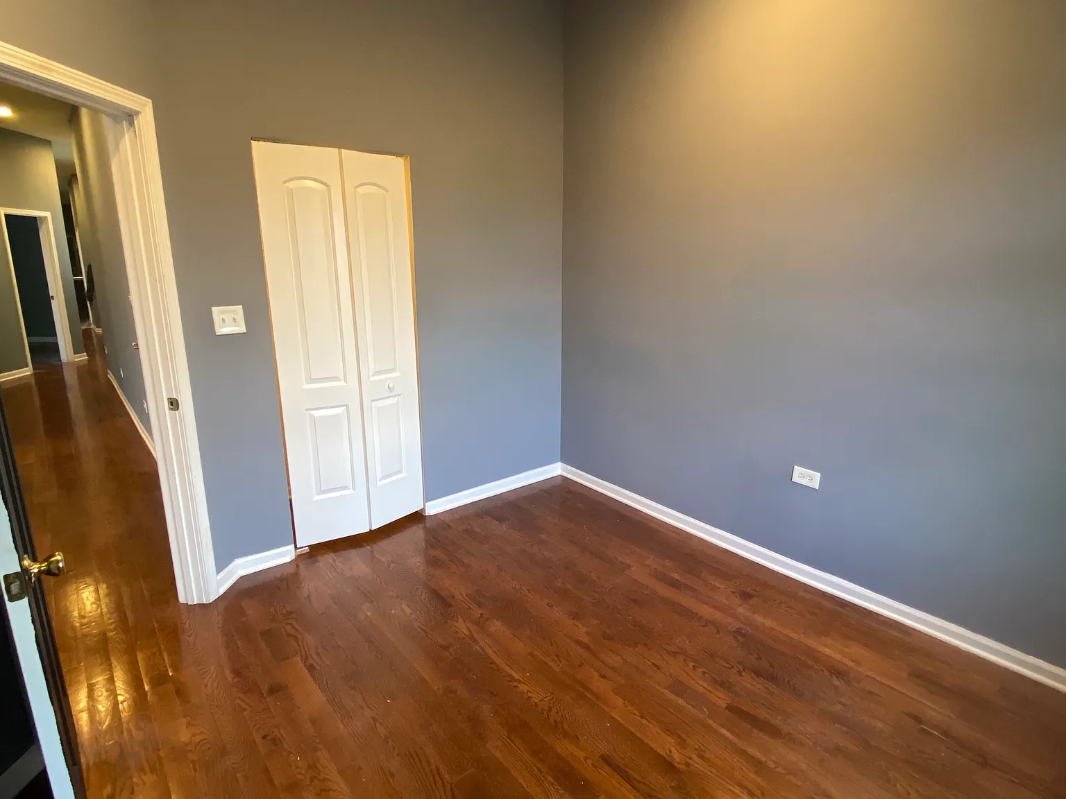 4834 S Prairie Ave — Photo 2