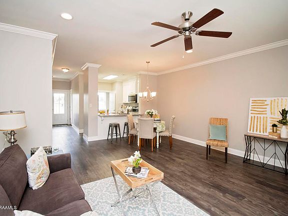 2nd image of 10 Townhouse Cv