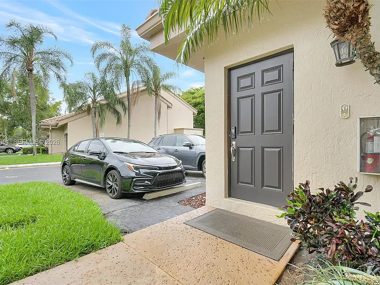 16339 Malibu Dr #22 — Photo 5