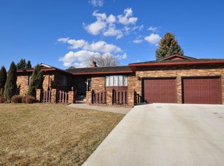 1924 N Grandview Ln, Bismarck, ND 58503