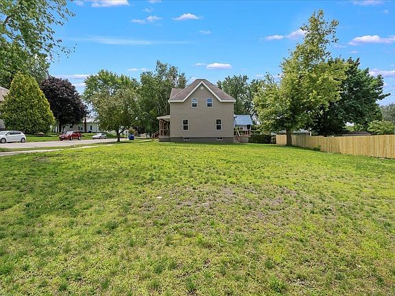 3rd image of 10 5th Ave SE