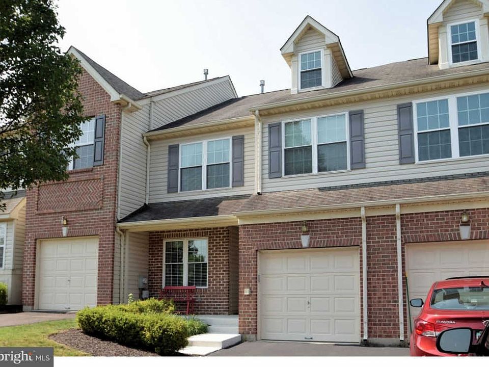 1st image of 302 Manor Rd