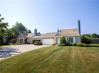 19 Pond Dr, Rocky River, OH 44116