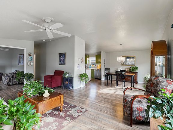 3rd image of 217 S Houston Creek Cir