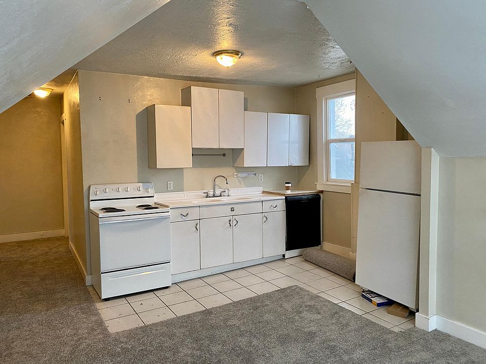 Kitchen, dishwasher, fridge