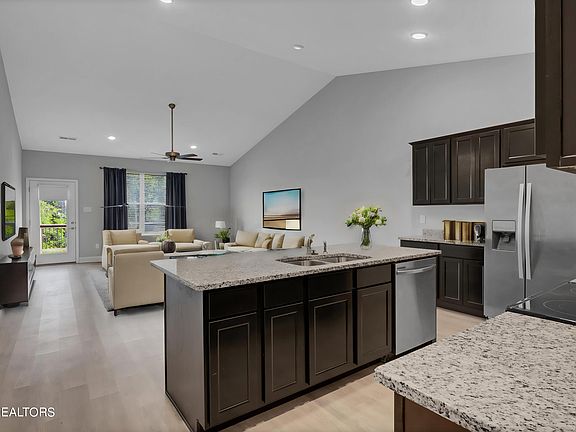 5th image of 447 Toronto Ln