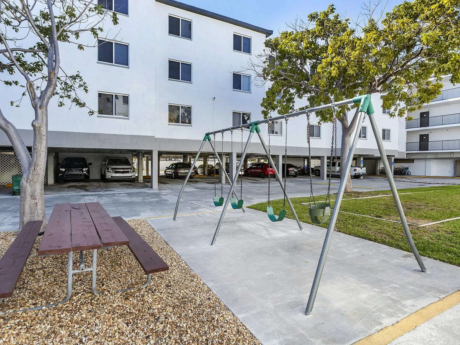Mariner's Cove Apartments — Photo 2