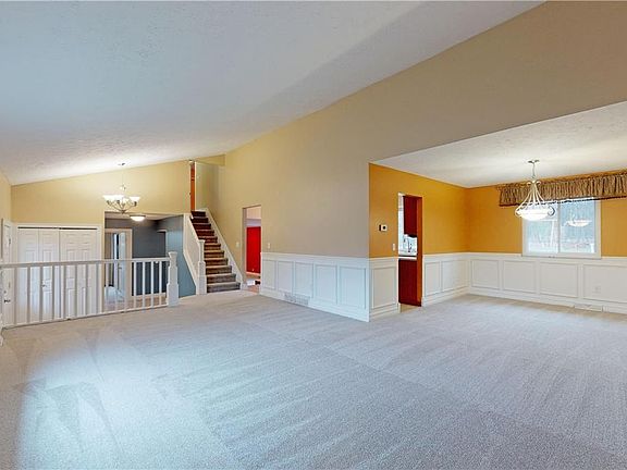 3rd image of 12720 Woodridge Dr
