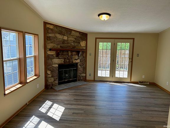 3rd image of 2471 W Evergreen Dr
