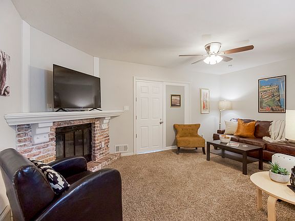 3rd image of 321 NE Sharon Dr #2D-635224