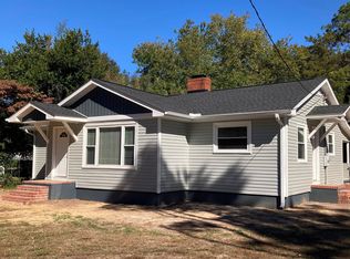 545 Yadkin Rd, Southern Pines, NC 28387