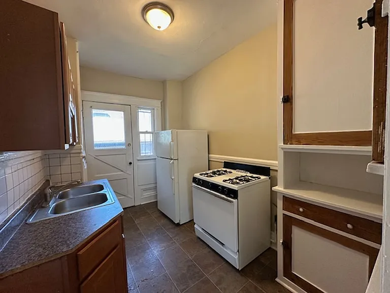 Freshly Renovated 2BR Apartments Near UWM Heat Included — Photo 5